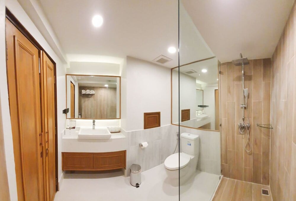 DELUXE, DOUBLE BED, BALCONY