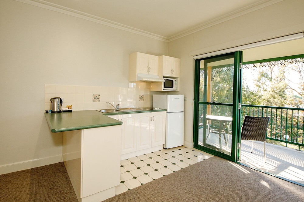 Yarrawonga Mulwala Golf Club Resort 11/86