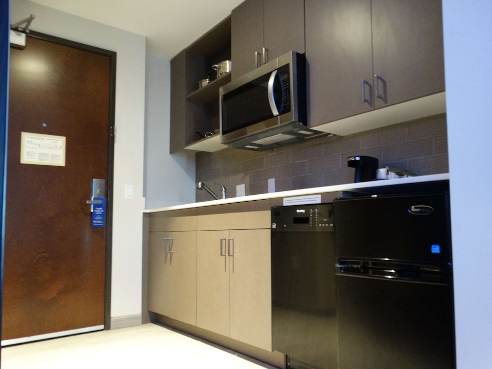 Best Western Plus Executive Residency Phoenix North Happy Valley 33/48
