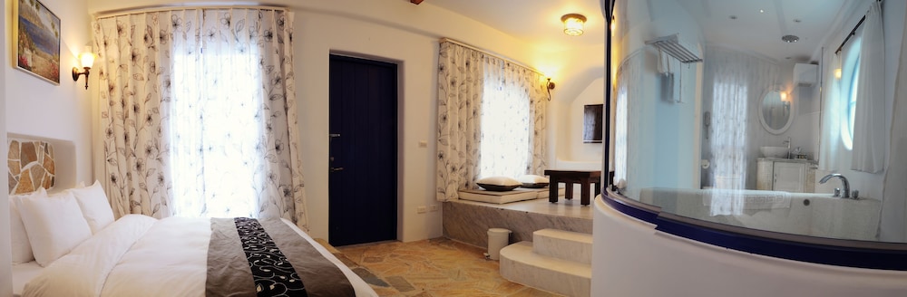 Chateau Villa 31/33
