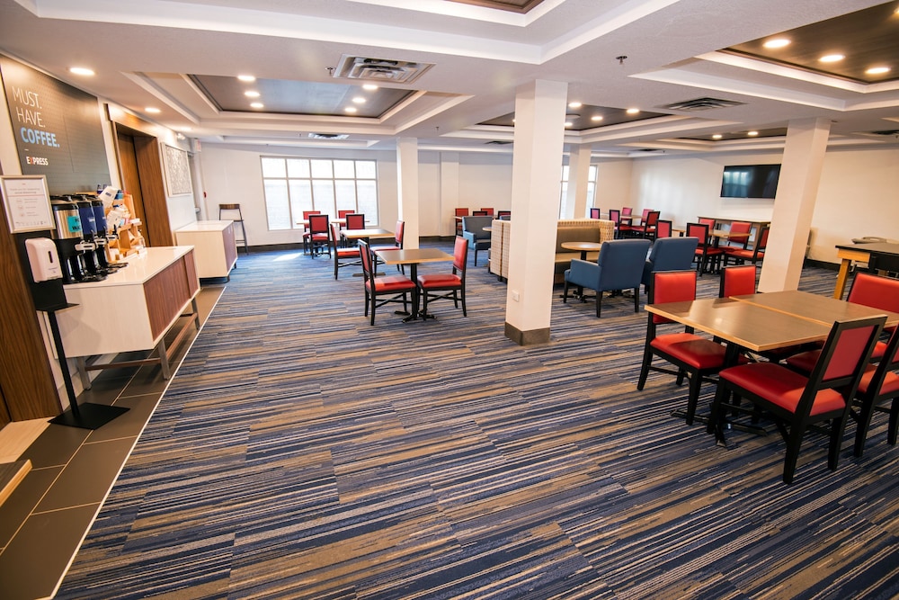 Holiday Inn Express Hotel Suites Hinton 39/57