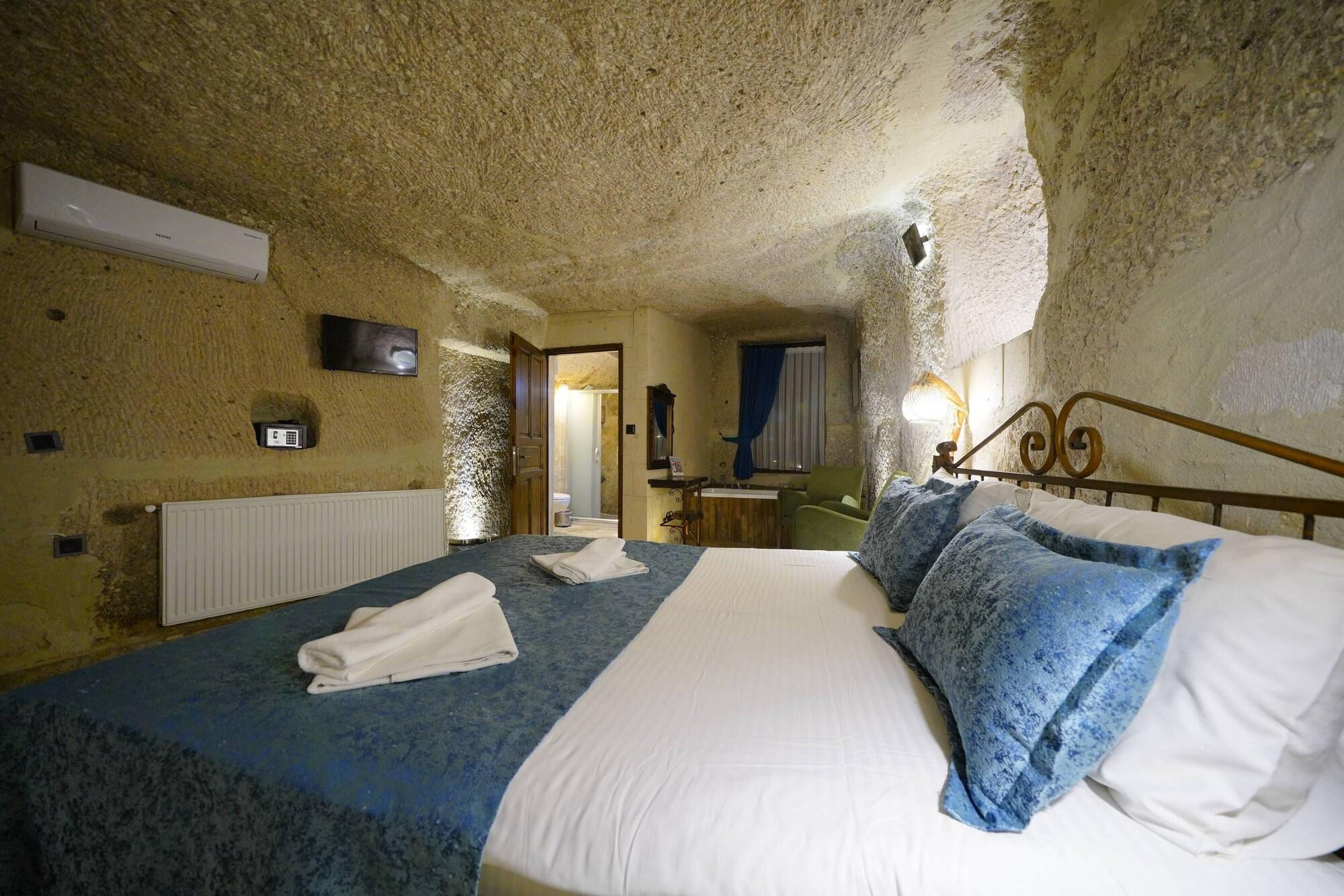 Cave, Deluxe, Double Bed