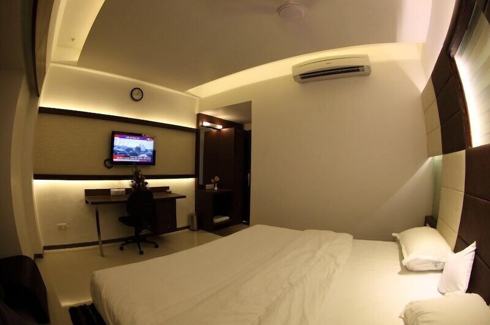 PEARL OF HEAVEN THE HOTEL 8/40