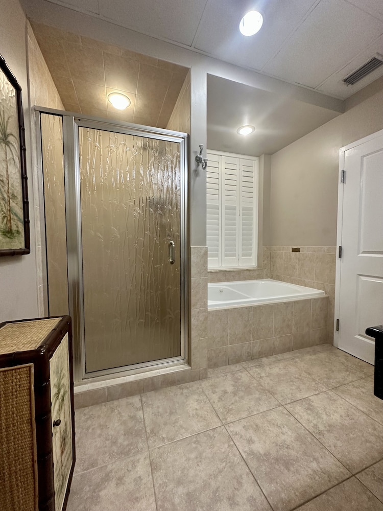 Tahitian Inn Spa 35/64