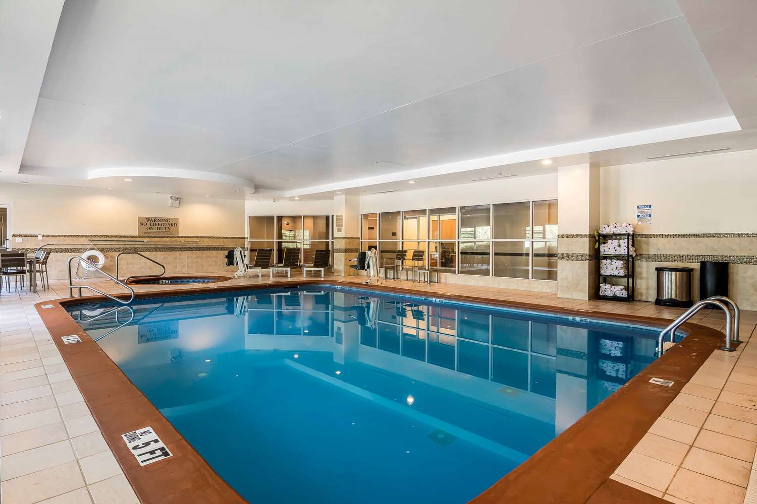 Comfort Inn & Suites Near Six Flags GA 22/38