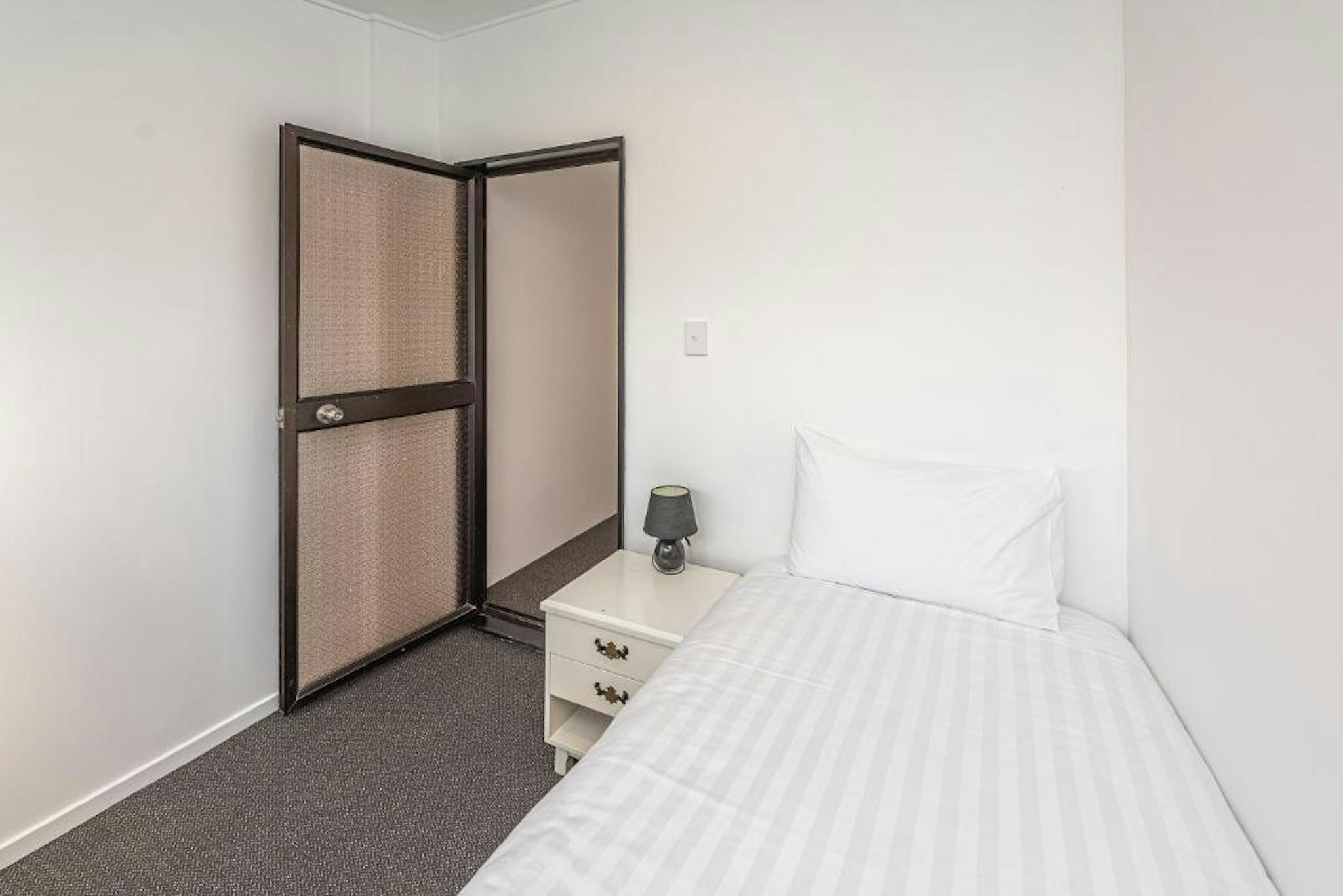 BURWOOD MANOR MOTEL 15/50