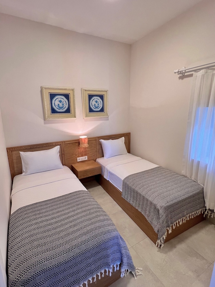 2 BEDROOMS, EXCLUSIVE, SUITE, BEACH SIDE, PATIO