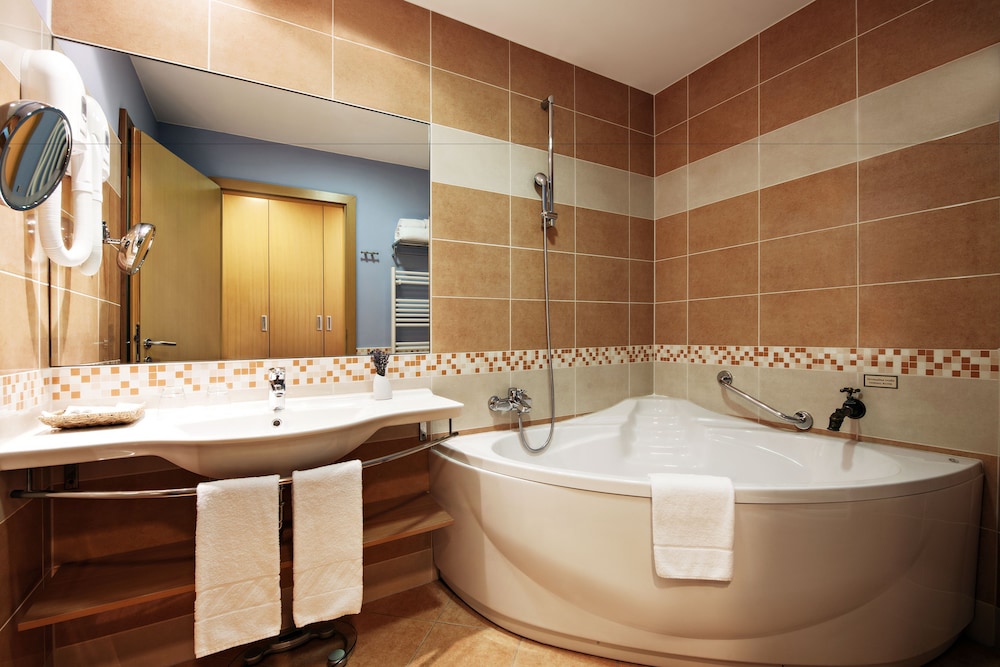 GRAND HOTEL PRIMUS 48/50