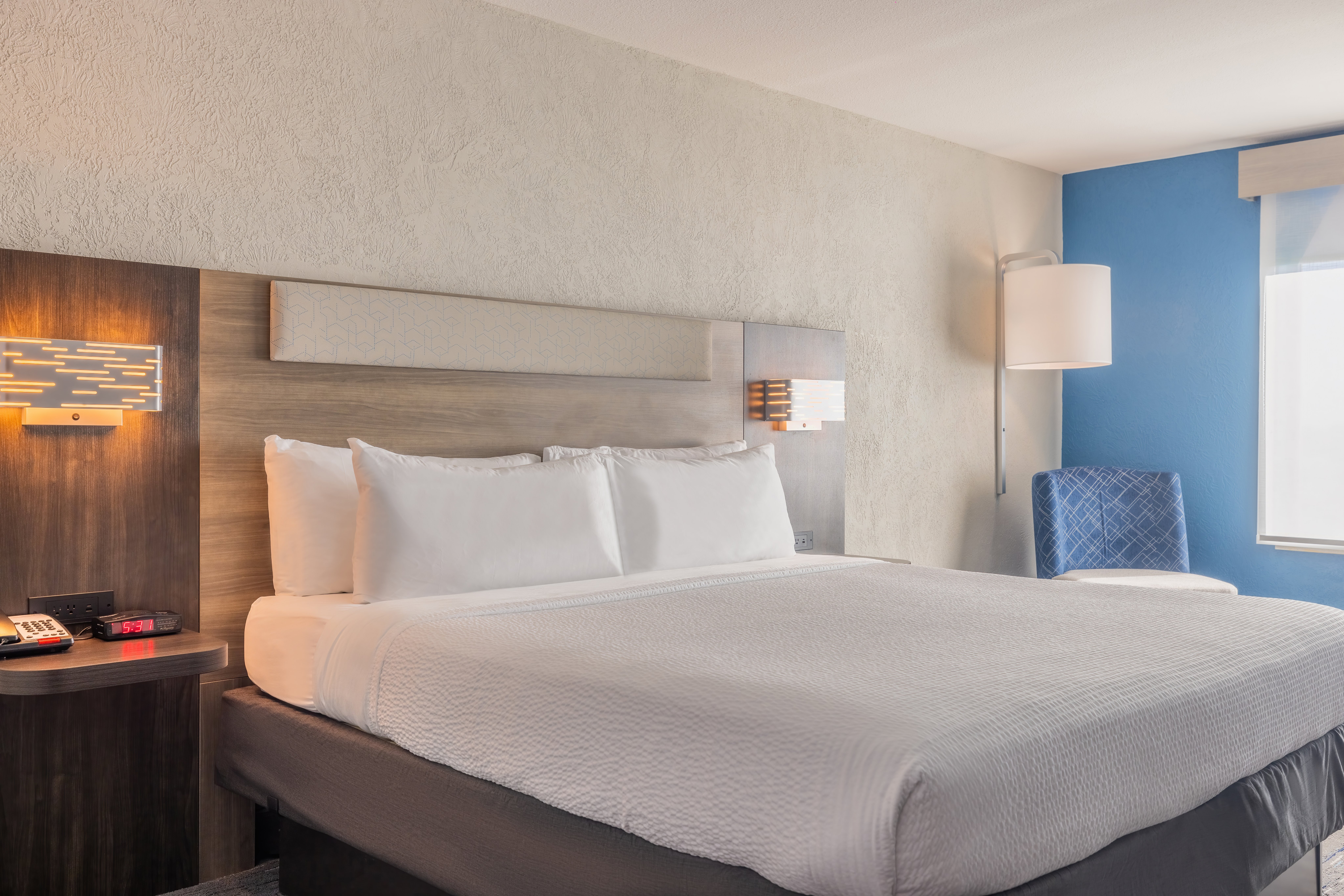 Holiday Inn Express Hotel Suites Kansas City Airport 27/72