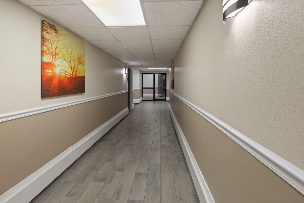 Days Inn & Suites by Wyndham Festus 28/60