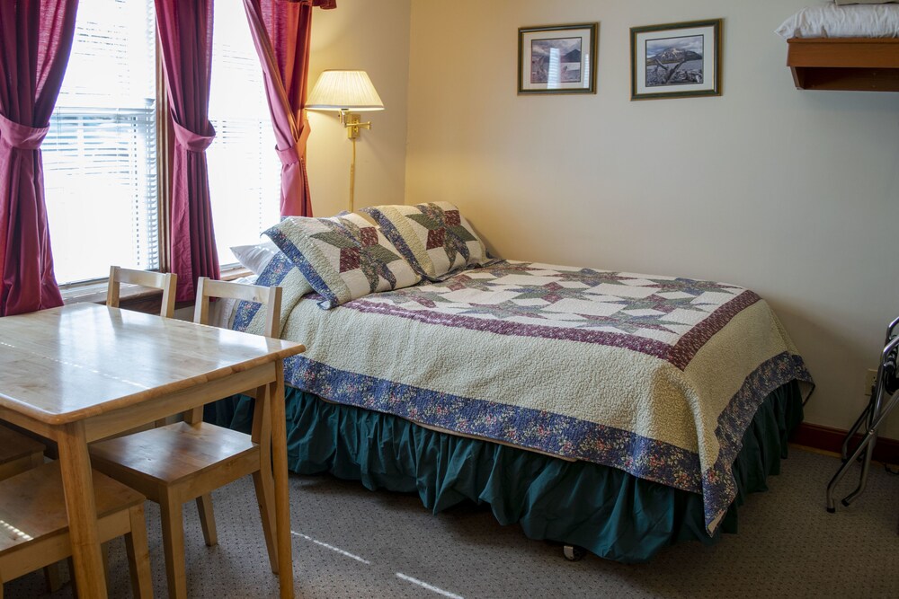 Crandell Mountain Lodge 14/66