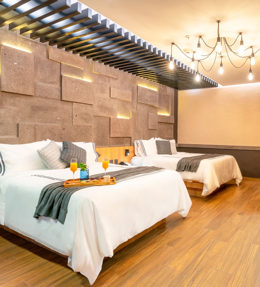 DELUXE, DOUBLE BED