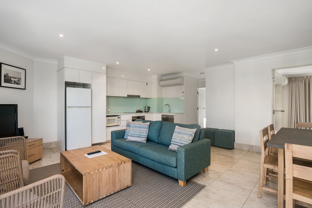 Bayview Beachfront Apartments 18/50
