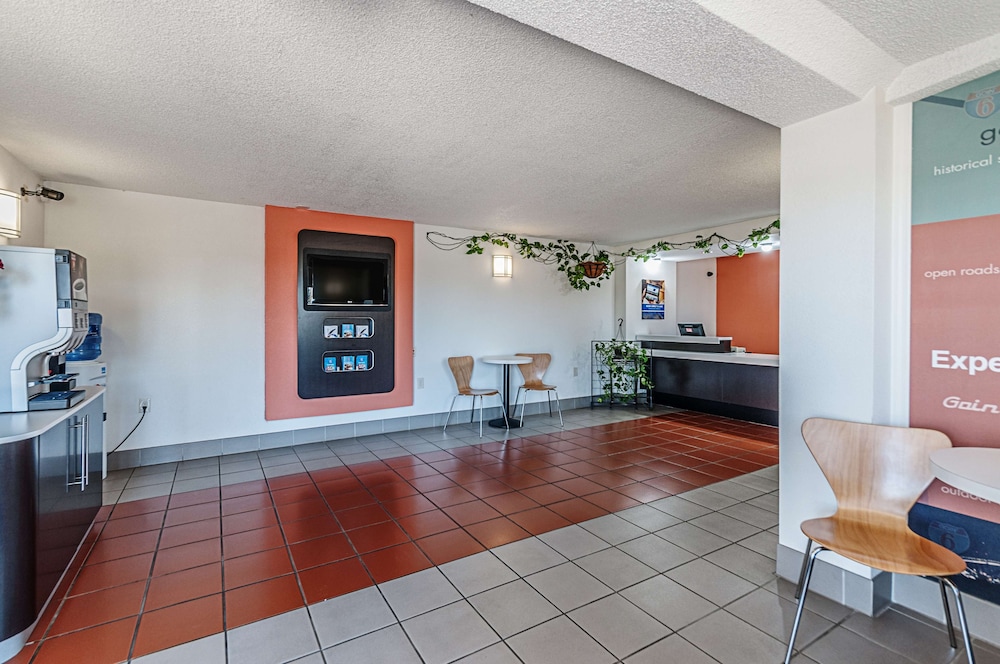 Motel6 Martinsburg, WV 33/42
