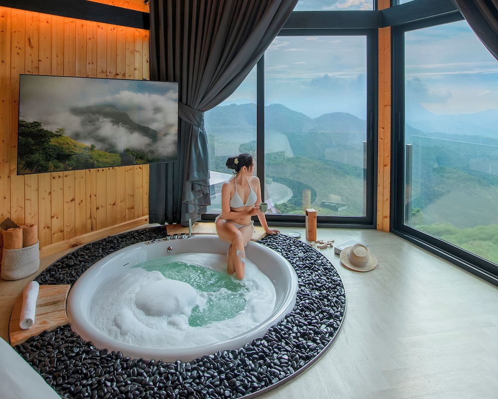 Pino Latte Resort and Hotel 24/50