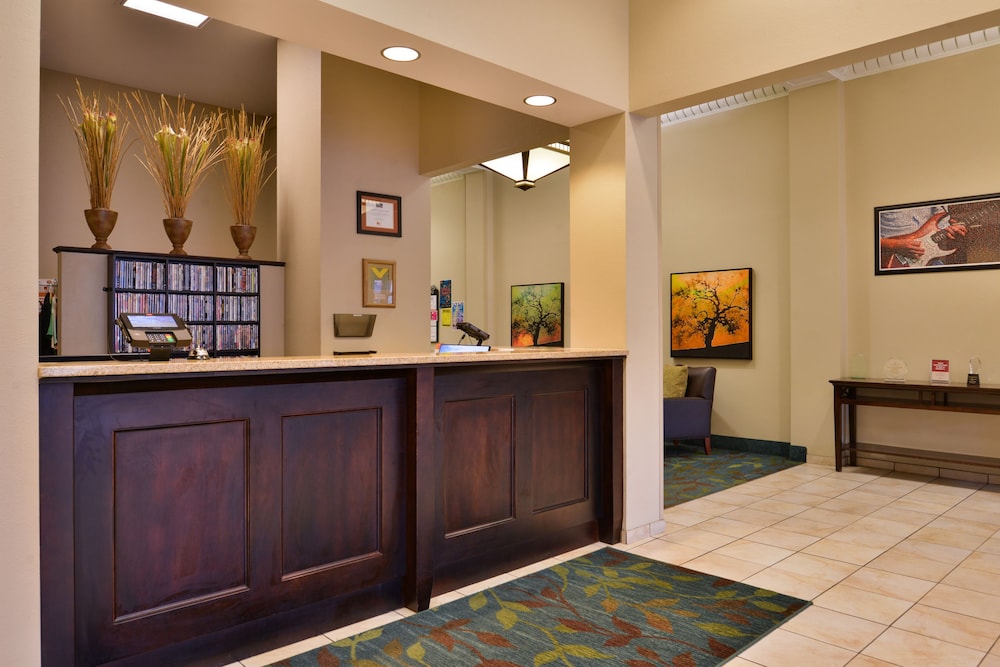 Candlewood Suites Terre Haute 4/49