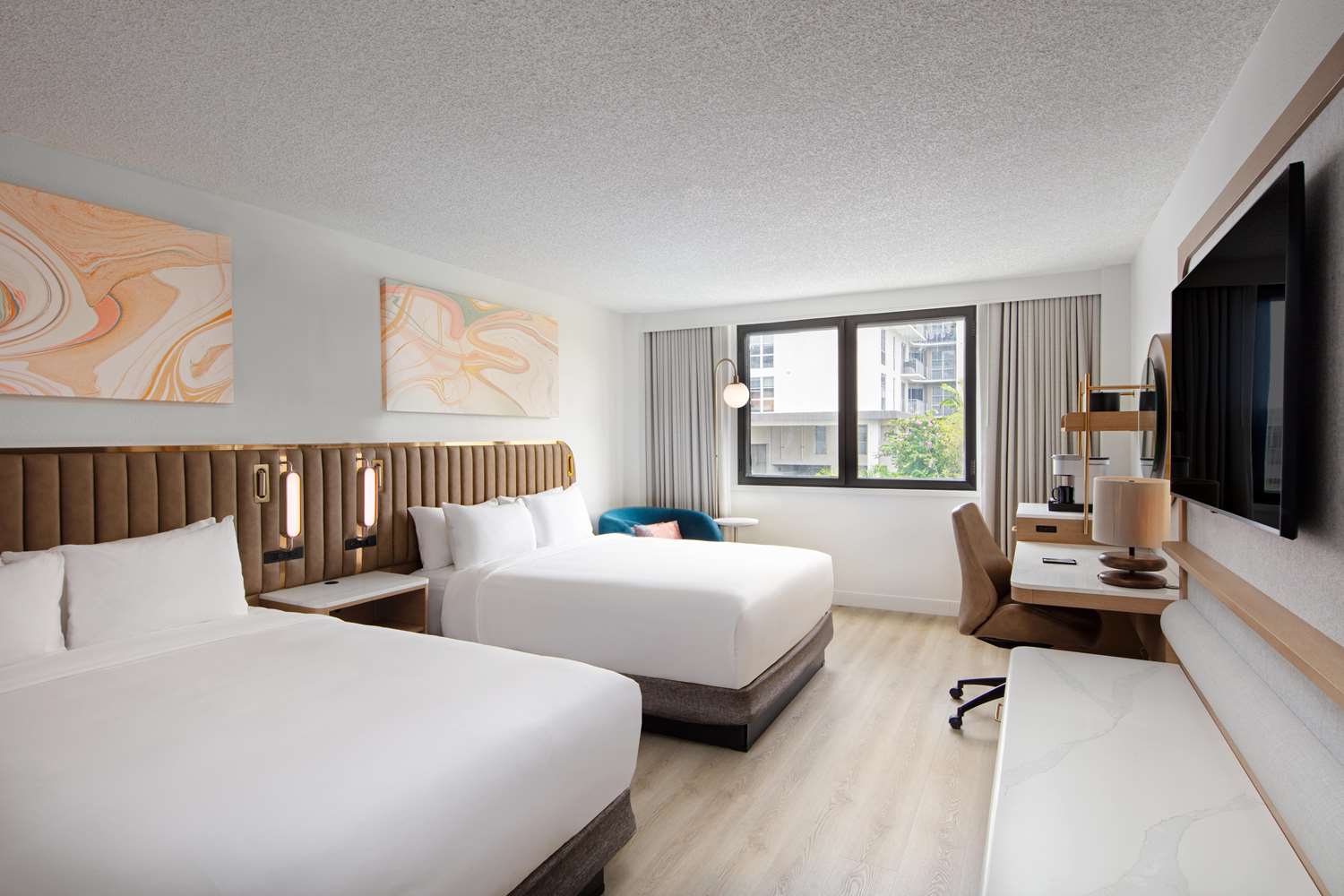 DELUXE, 2 DOUBLE BEDS