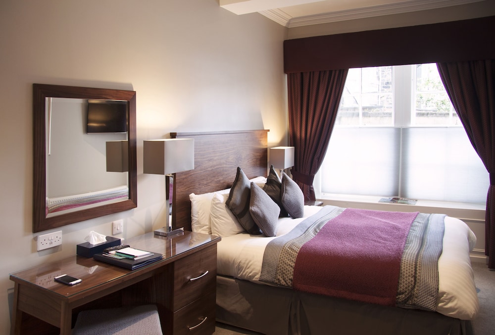 Royal Scots Club Hotel 22/56