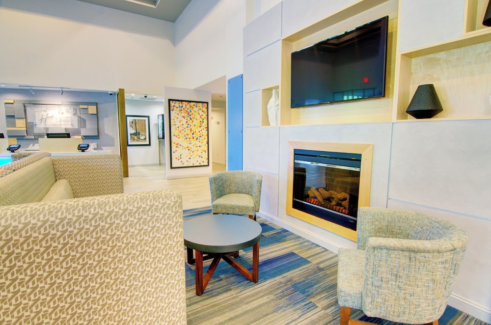 Holiday Inn Express Suites Blackburg University Area 46/74