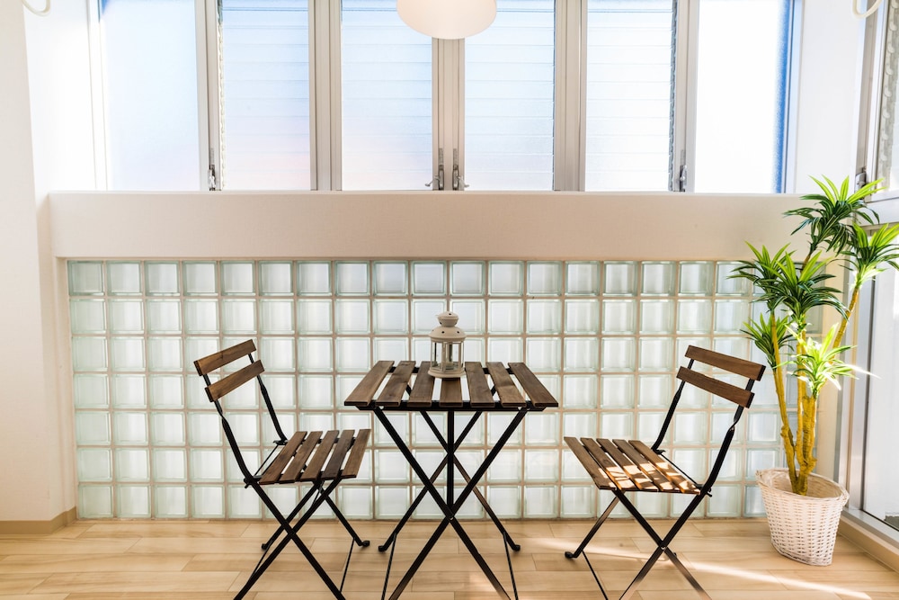 Universal Bay Condominium 38/60