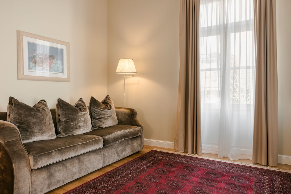 Noble Suites 50/68