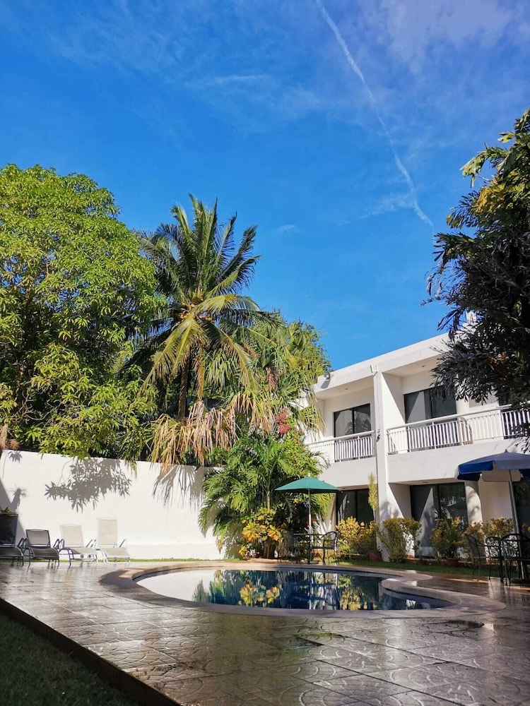 Hotel Holly 38/50