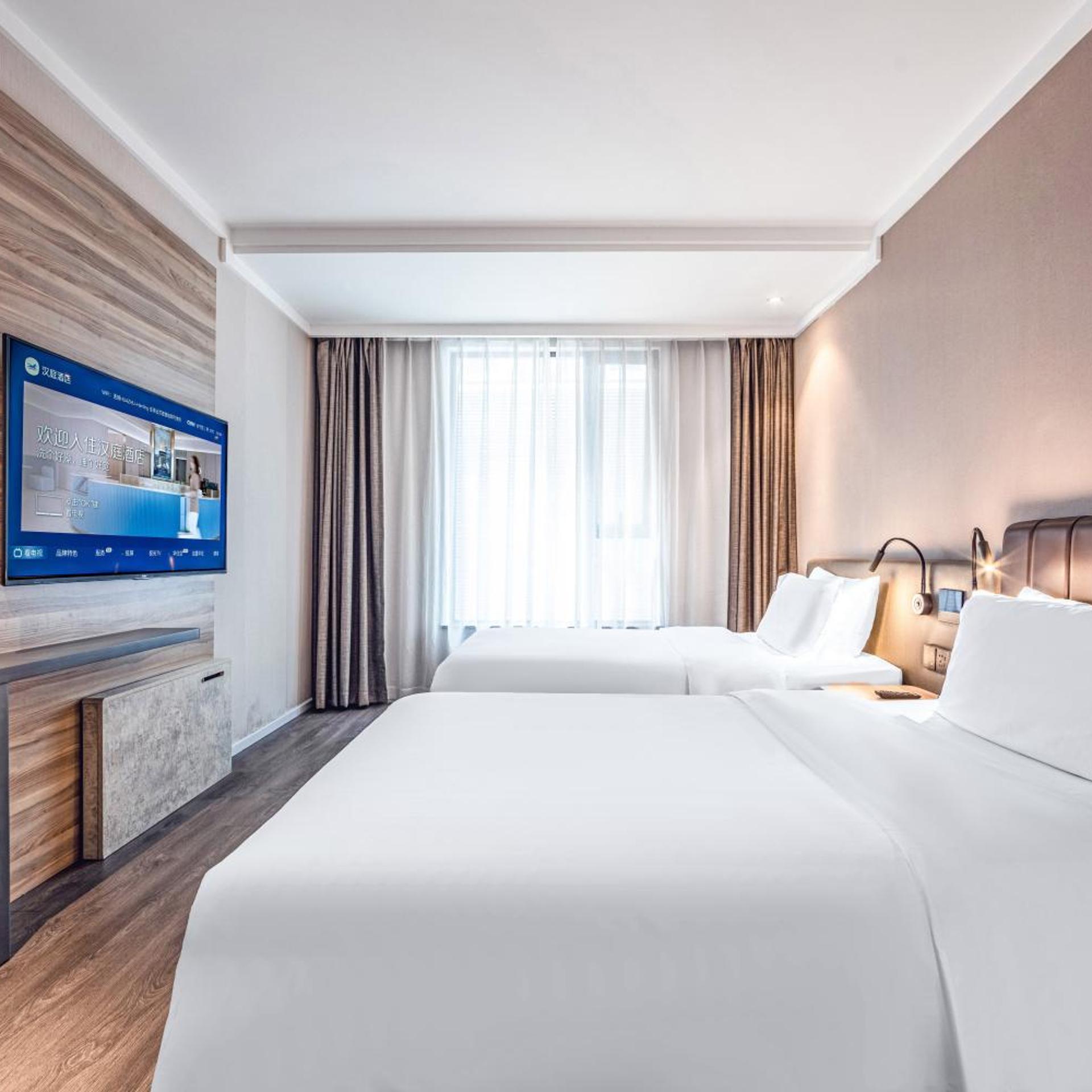 HanTing Premium Hotel (Shanghai Loushanguan Road Subway Station) 12/50
