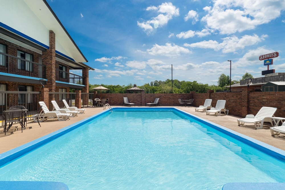 Days Inn by Wyndham Clanton, AL 36/40