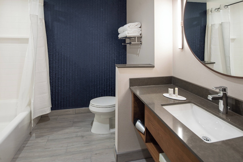 Fairfield Inn & Suites by Marriott Anaheim Los Alamitos 44/46