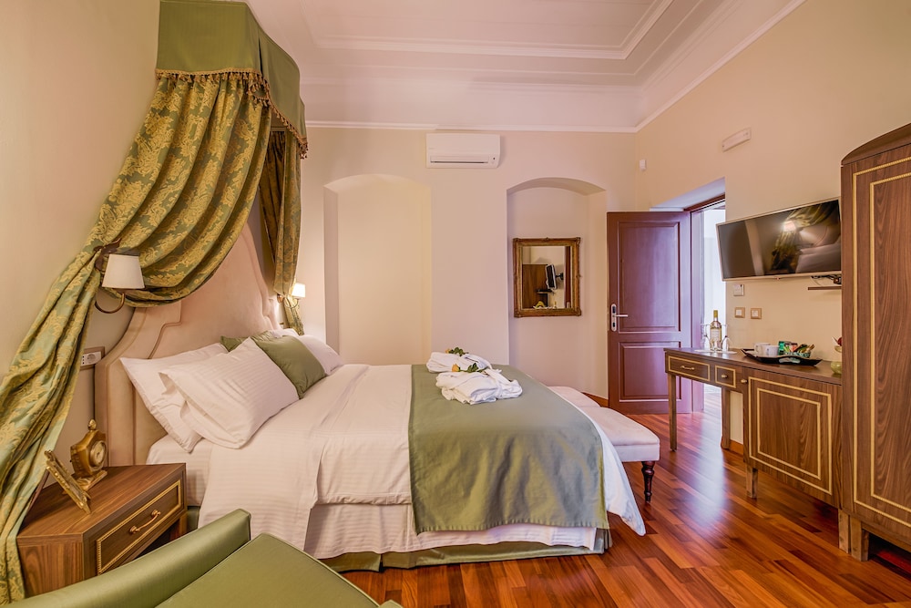 SPERVERI BOUTIQUE HOTEL 35/77