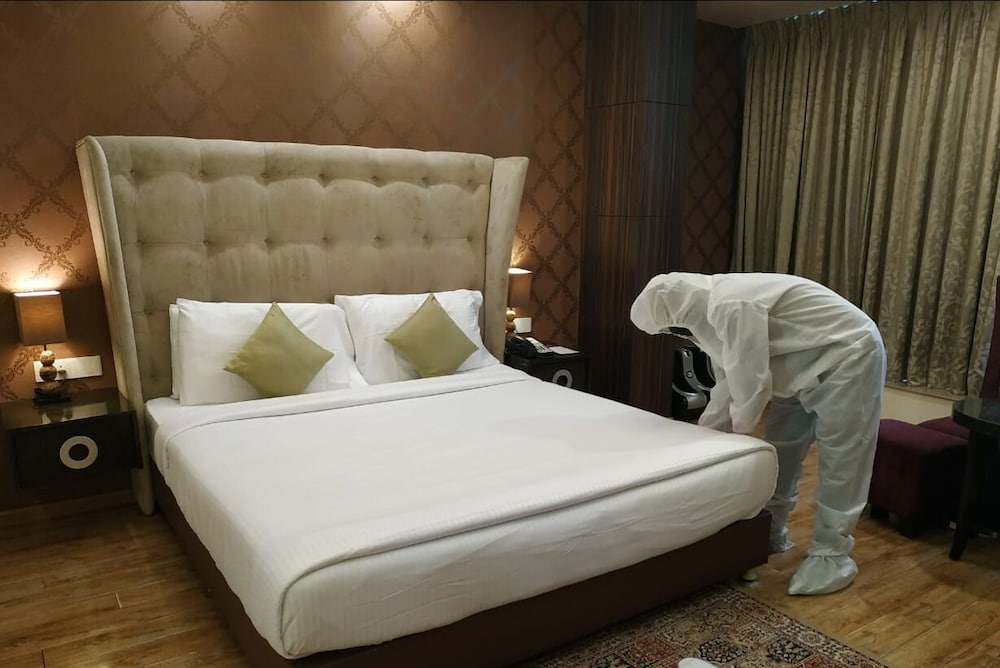 Pipal Tree Hotel 10/21