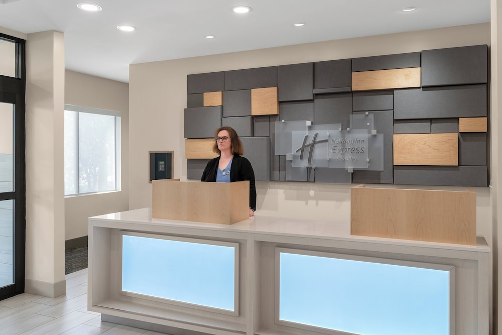 Holiday Inn Express Suites Coralville 5/67