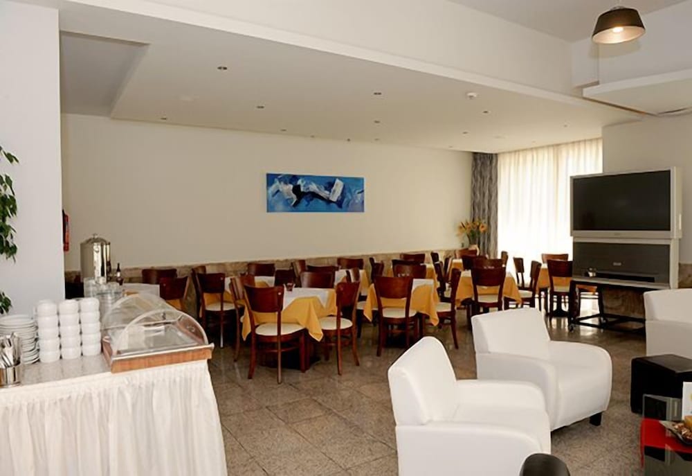 Paritsa Hotel 18/30