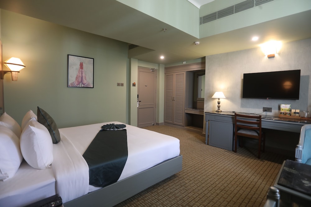 غرفة سوبيريور بسرير كينج، THE INTERNATIONAL HOTEL 2/3