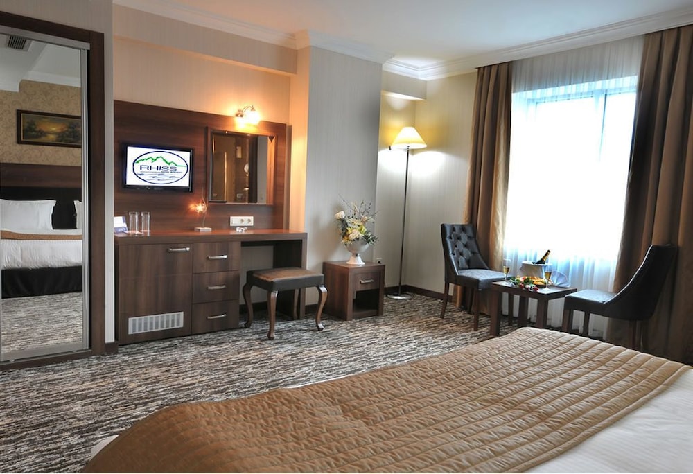 Rhiss Hotel Bostanci 41/64
