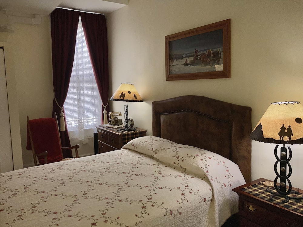 Historic Capitol Hotel Vacation Suites 9/32
