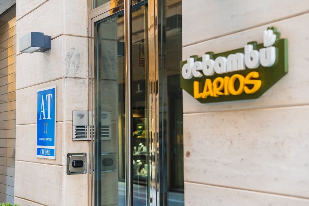Debambu Larios 6/66