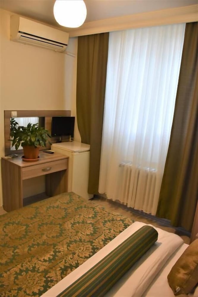 Dinar Hotel 40/43