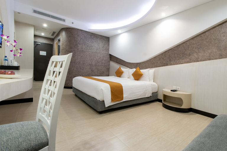 غرفة سوبيريور بسرير مزدوج بإطلالة على المسبح، Aston Cirebon Hotel and Convention Center 2/3