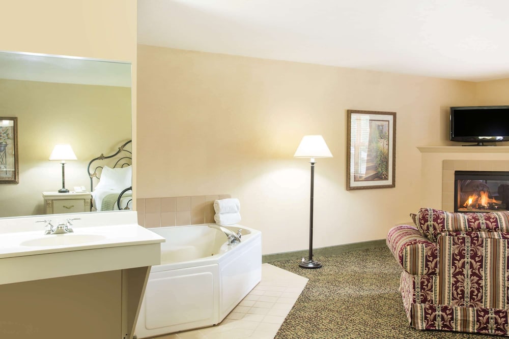 Wyndham Garden Galena Hotel & Day Spa 23/73
