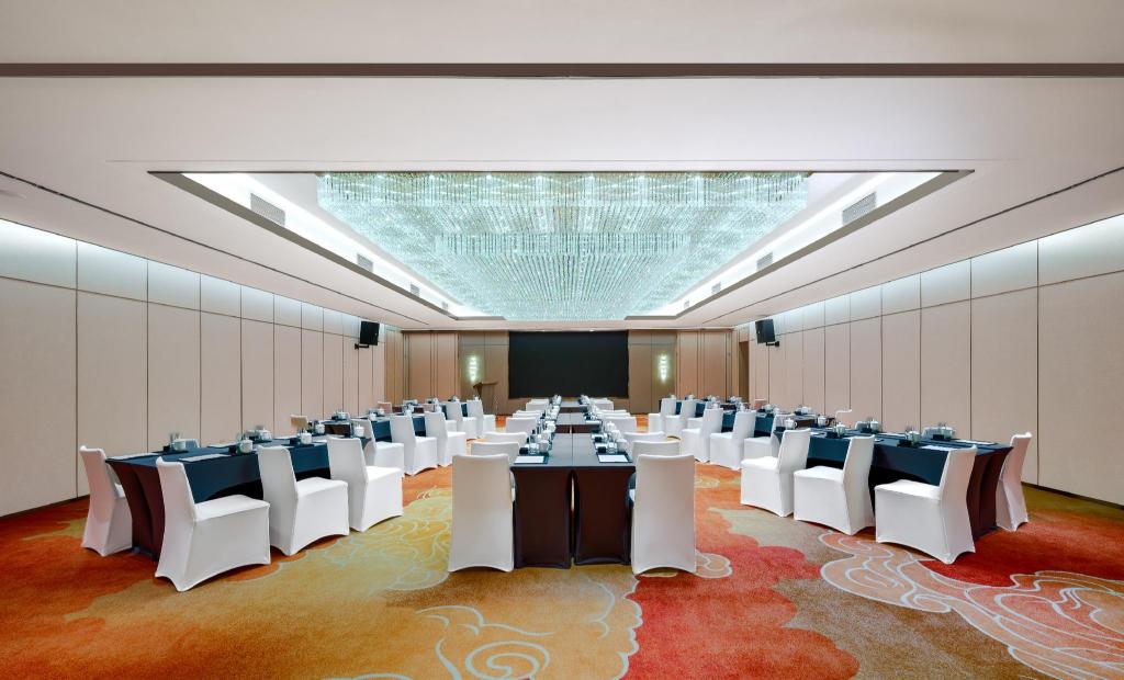 Grand Mercure Wuxi Huishan 66/76