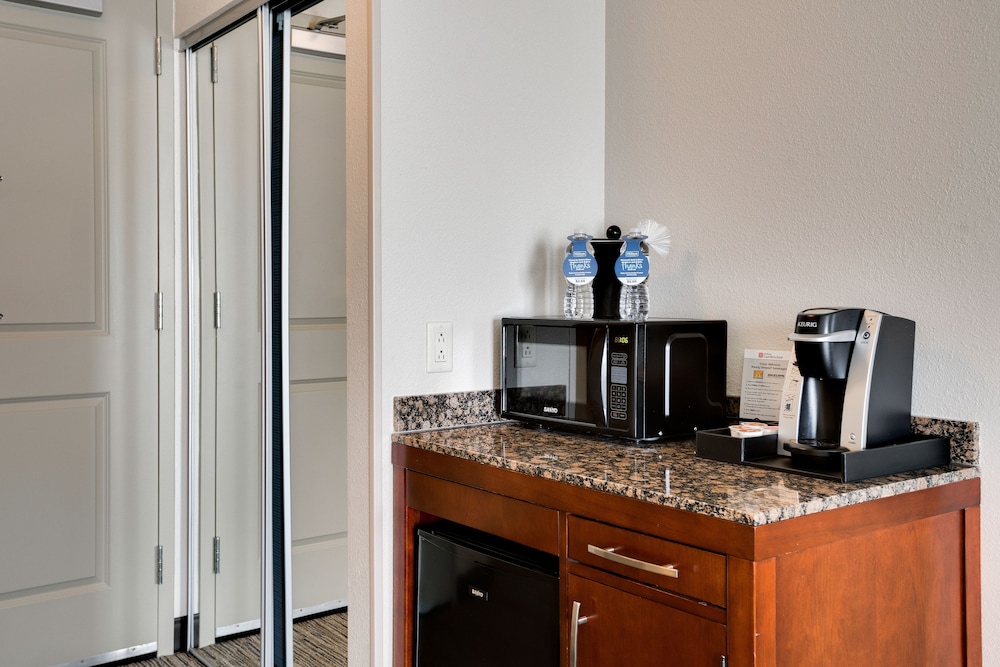 Hilton Garden Inn Milwaukee Airport 53/60