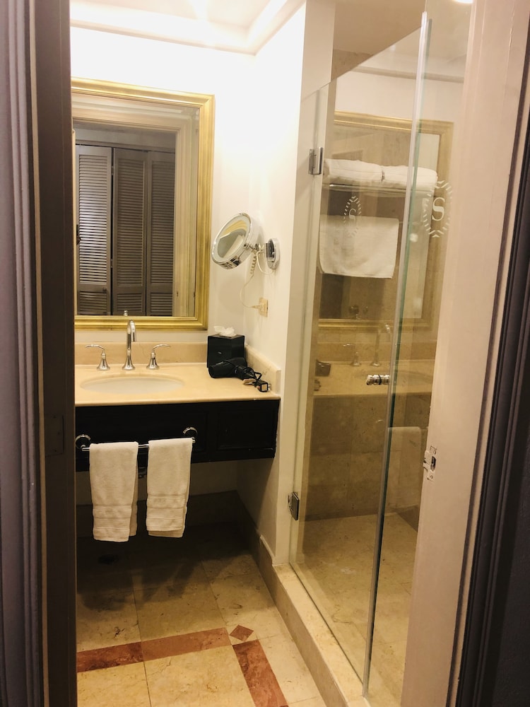 Wyndham Monterrey Ambassador Centro 50/50