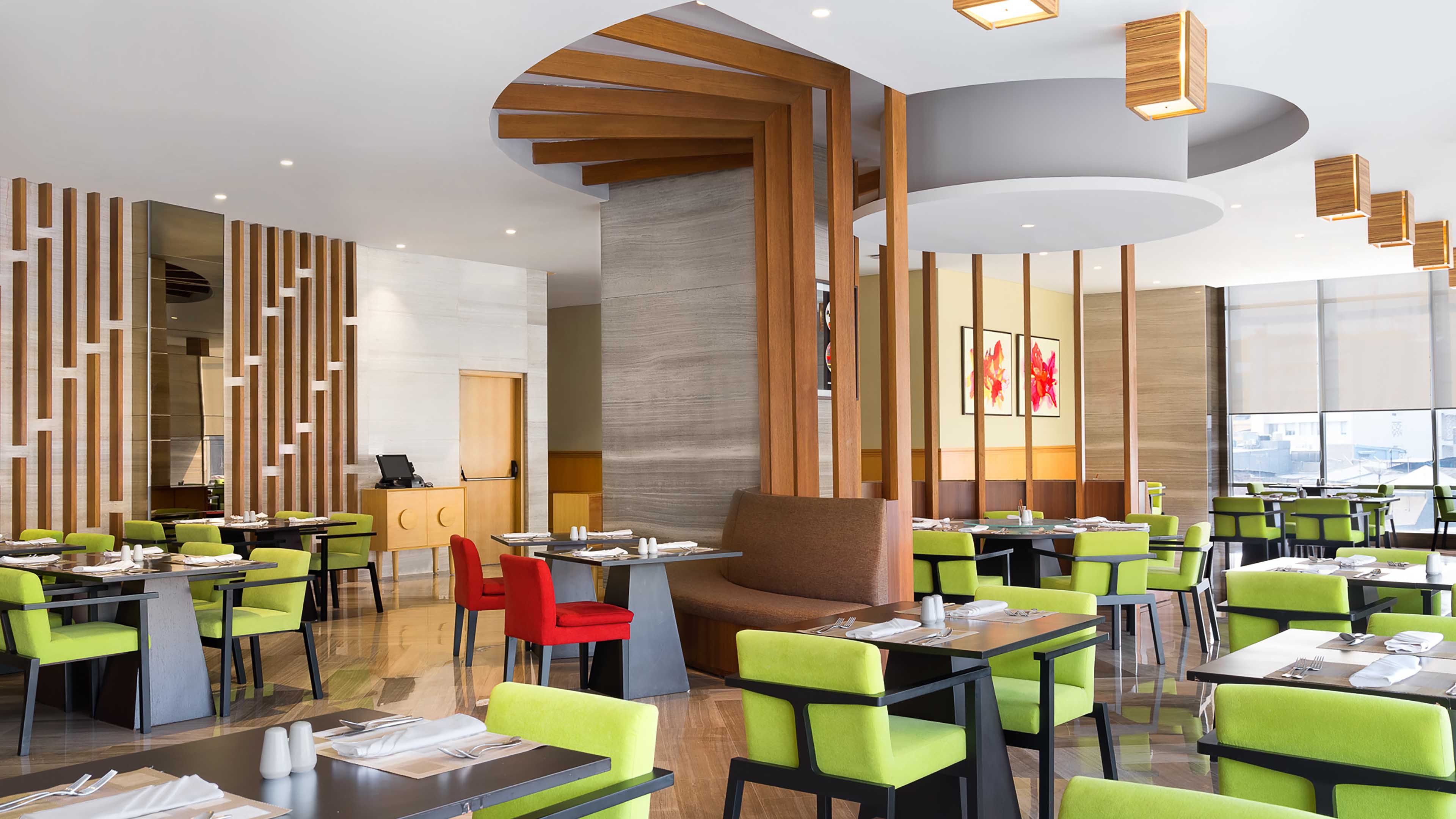 Holiday Inn Hotel Suites Jakarta Gajah Mada 51/77