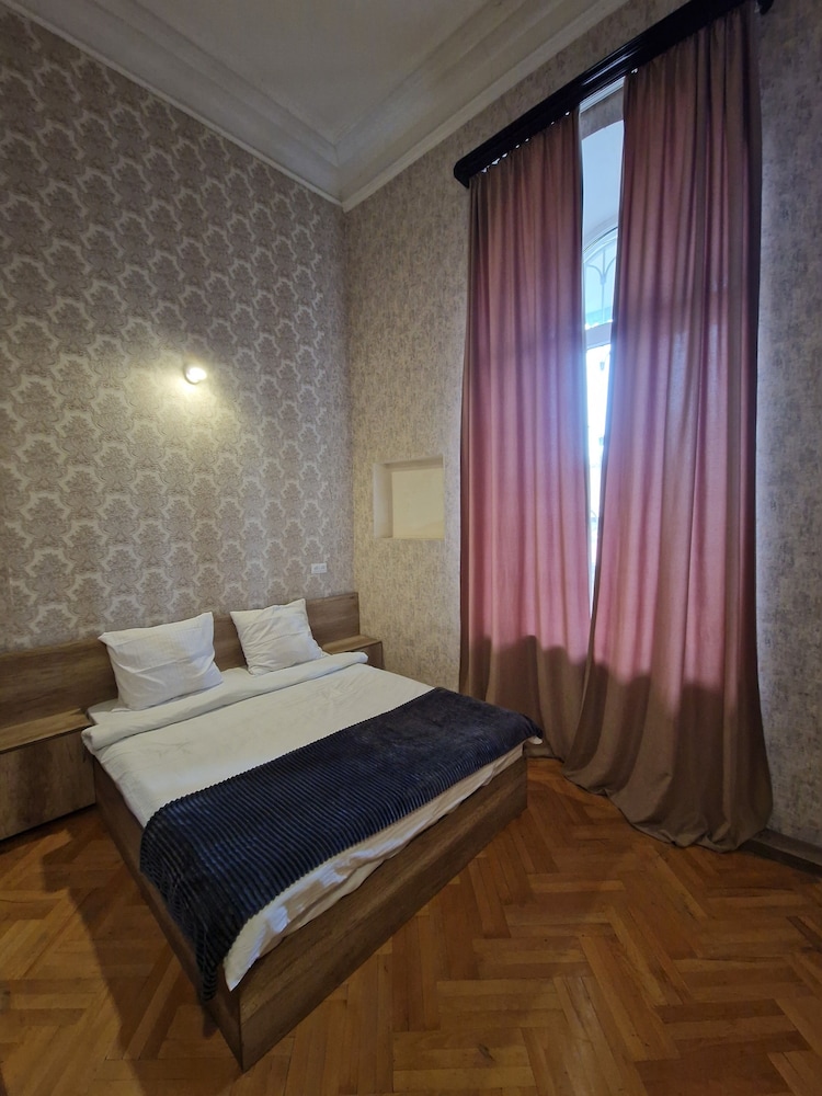 STANDARD, DOUBLE BED, CITY VIEW
