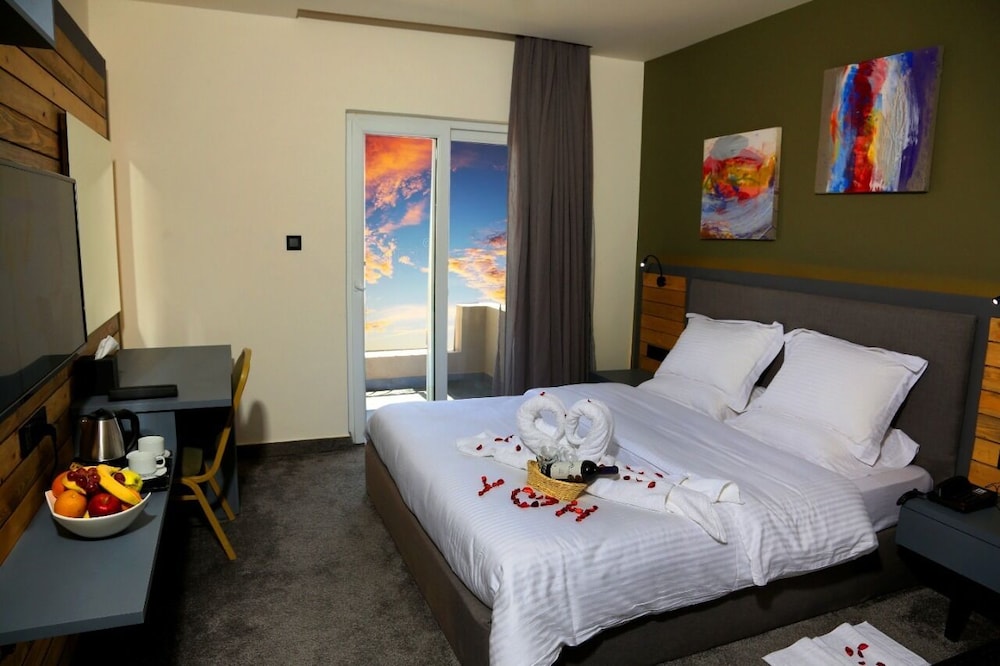 Delilah Hotel 12/51