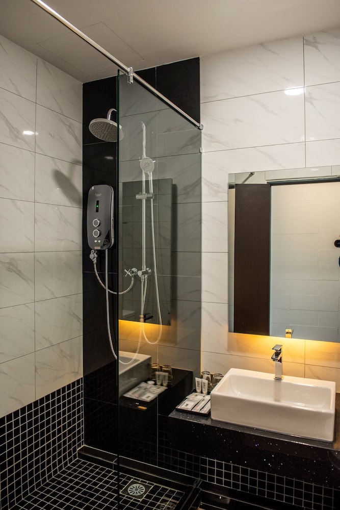 O and G Hotel Parit Buntar 48/50