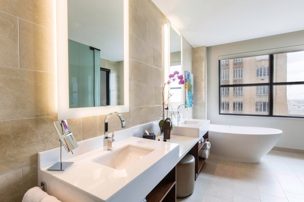 JW Marriott Houston Downtown 58/78