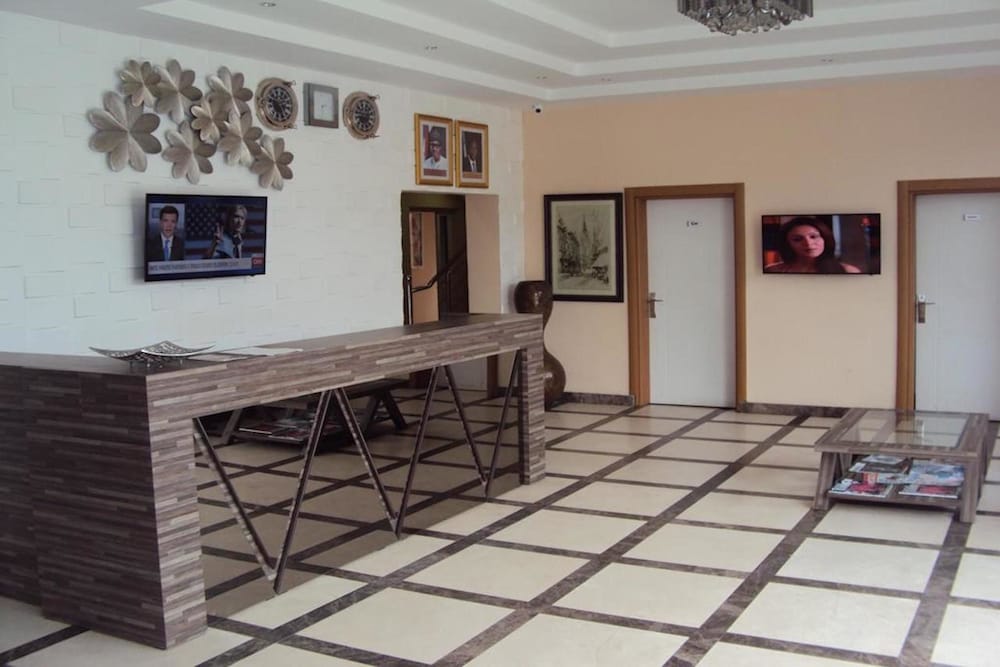 Ellyxville Hotels 28/39