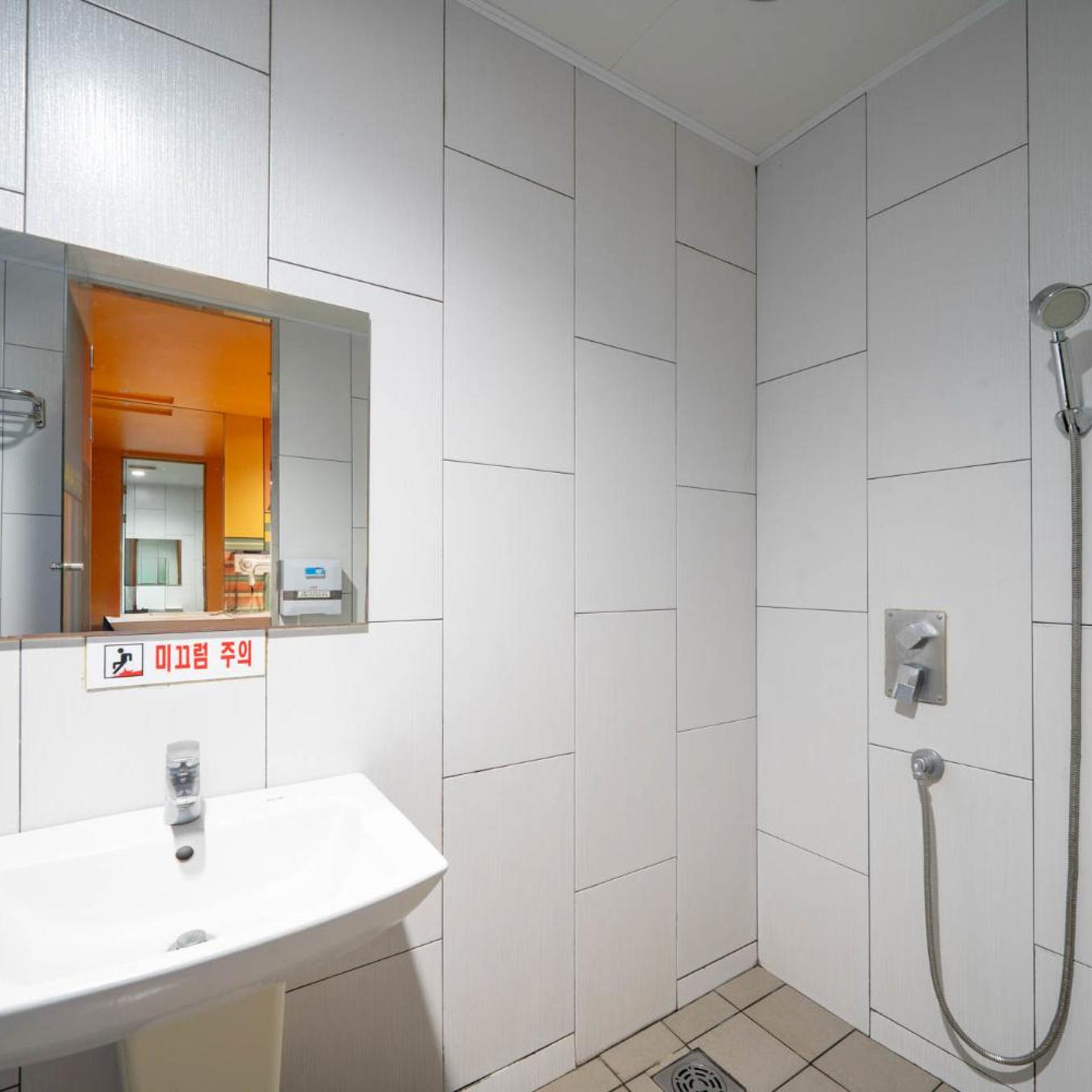 Ava Hotel Changwon 96/99